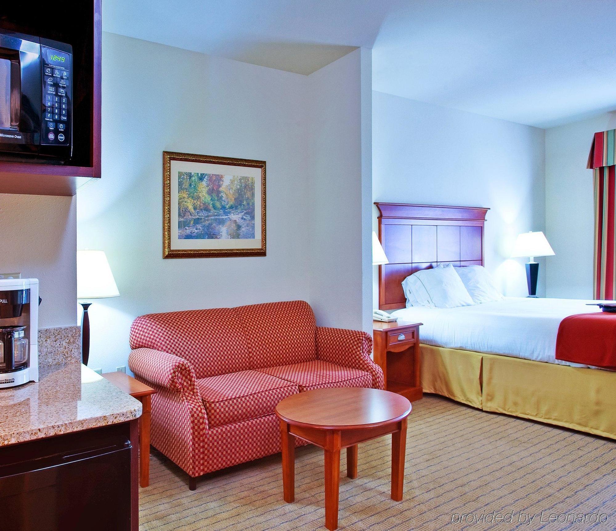 Holiday Inn Express & Suites Dyersburg By Ihg Habitación foto