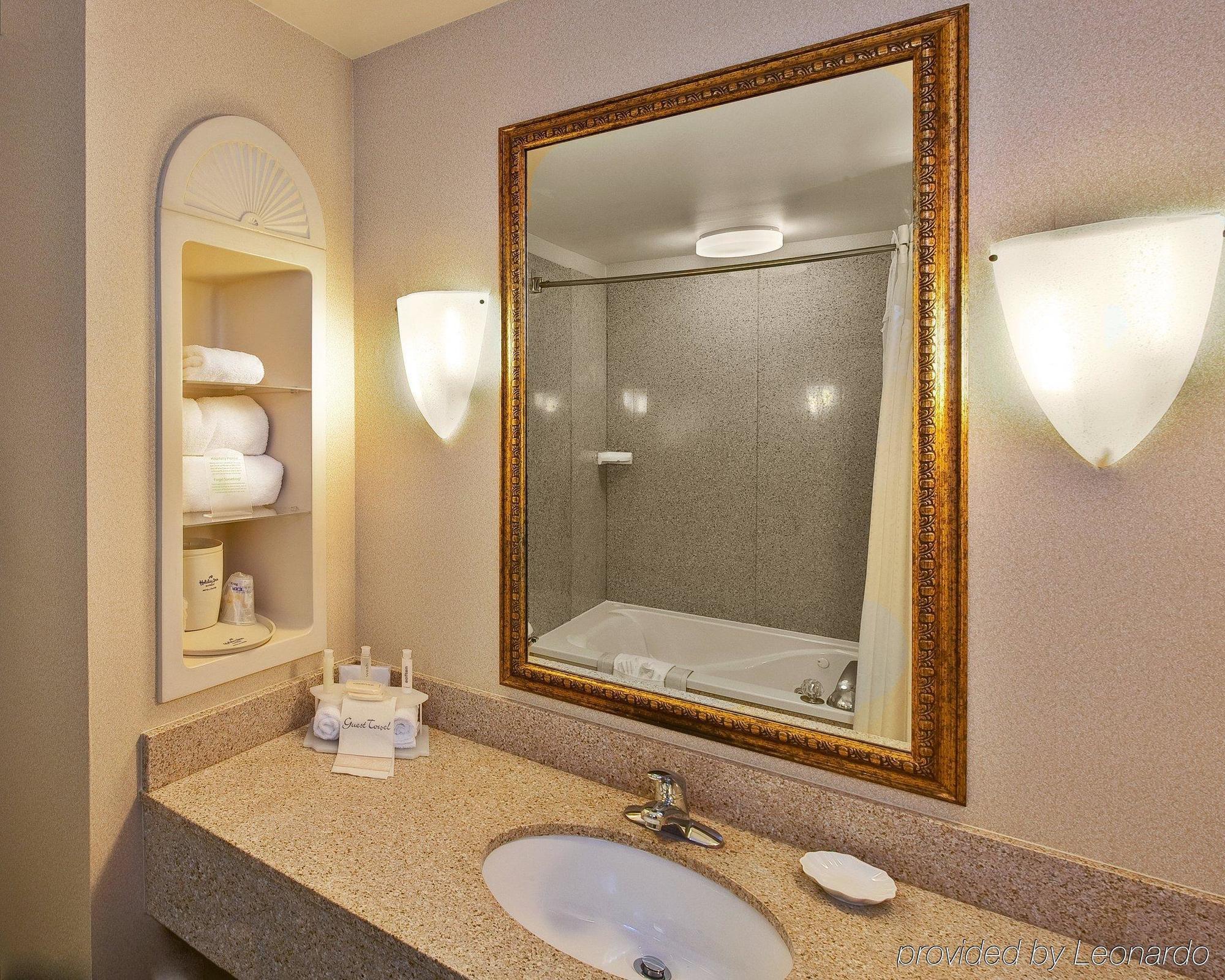 Holiday Inn Express & Suites Dyersburg By Ihg Habitación foto