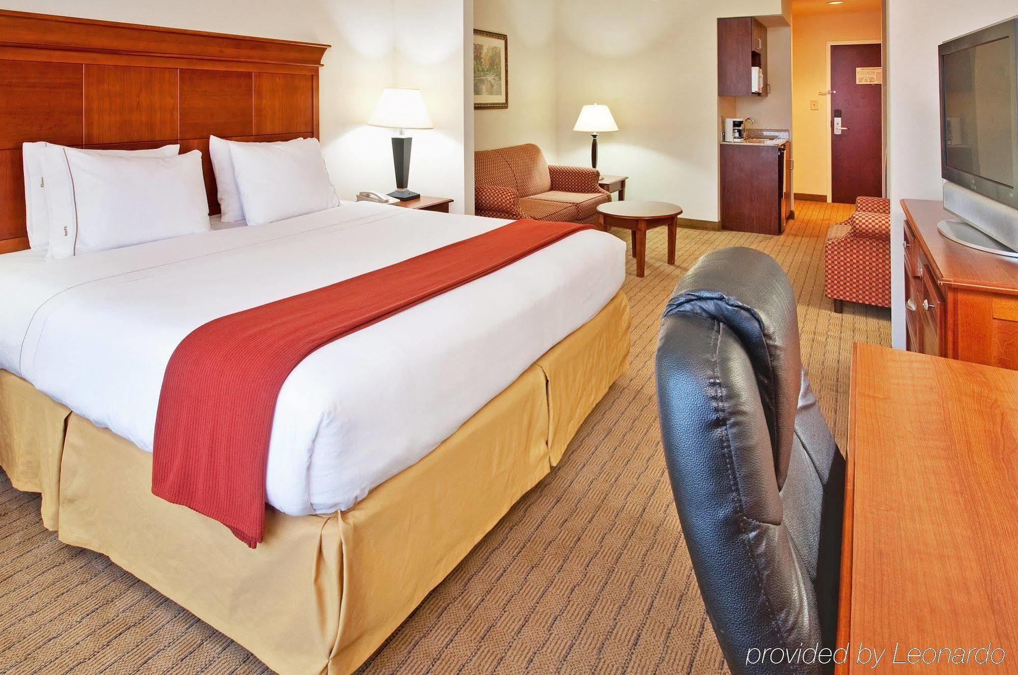 Holiday Inn Express & Suites Dyersburg By Ihg Habitación foto