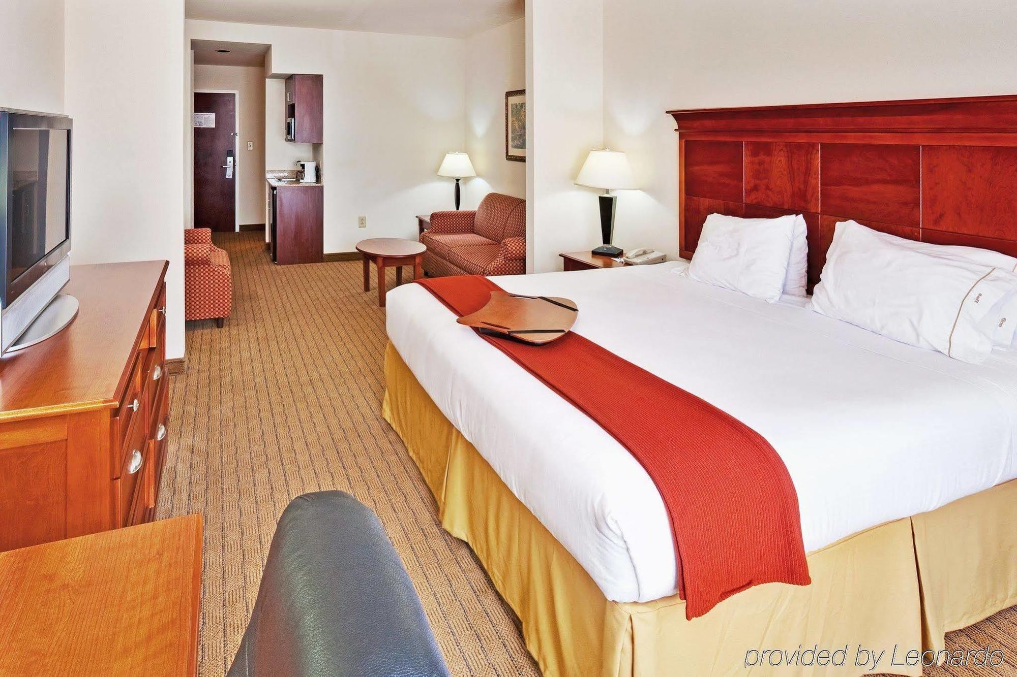Holiday Inn Express & Suites Dyersburg By Ihg Habitación foto